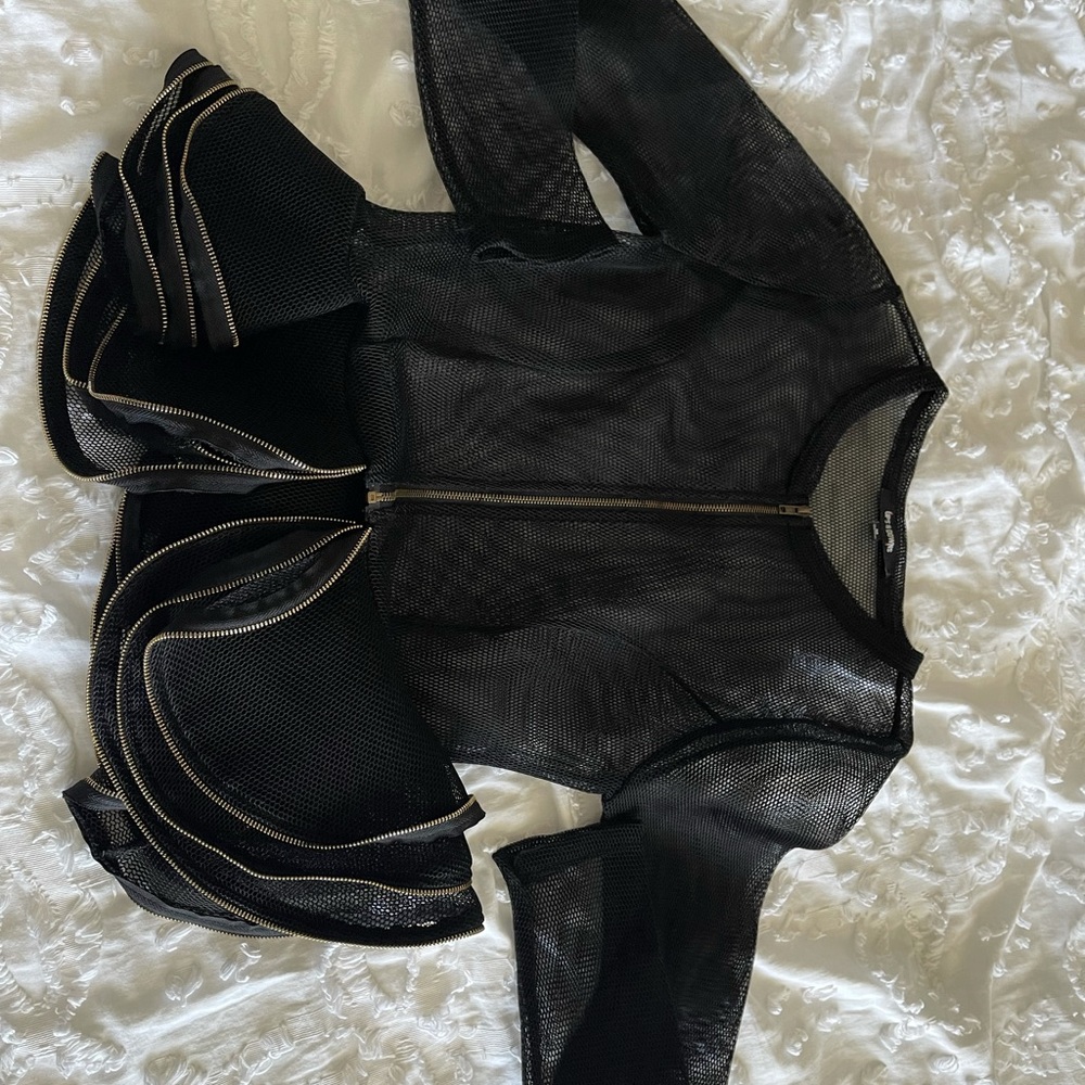 Women’s black top